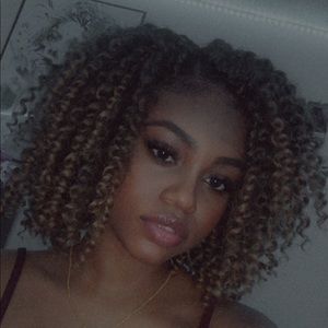 Meet your Posher, Caroline